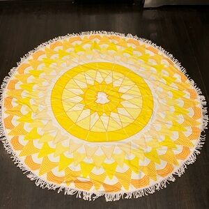 Snapchat limited edition beach towel/blanket round with fringe yellow and white